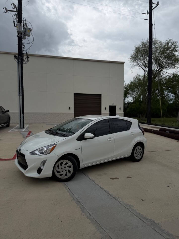 toyota prius c 2016 JTDKDTB32G1590843 image toyota prius c 2016 JTDKDTB32G1590843 image